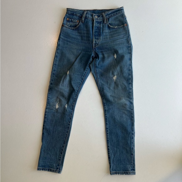 Levi 501 jeans mid wash distressed - Picture 2 of 7